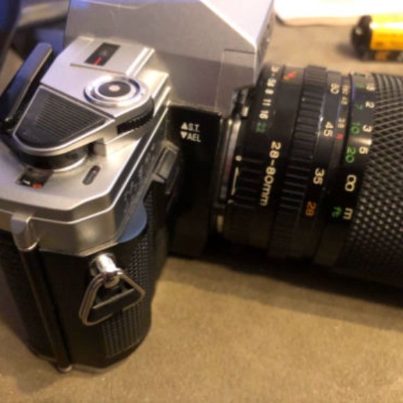 Minolta X-370 (35mm) SLR Film Camera w/ Case & 5-Lens Filters - Picture 4 of 8